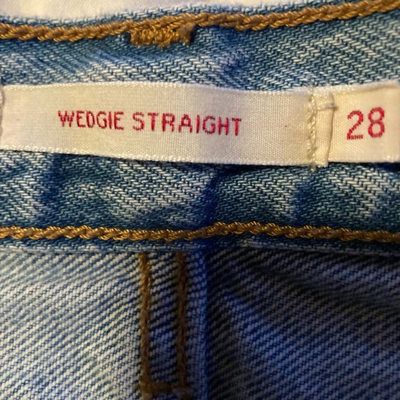 Levi’s Wedgie Straight Distressed Premium Jeans - Picture 5 of 7